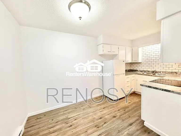 211 S Green St #1 — Photo 14