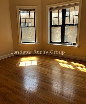 4th image of 925 Forest Ave APT 3W