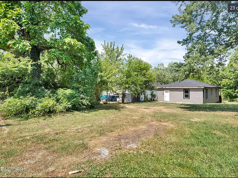 2410 Jefferson Ave — Photo 24