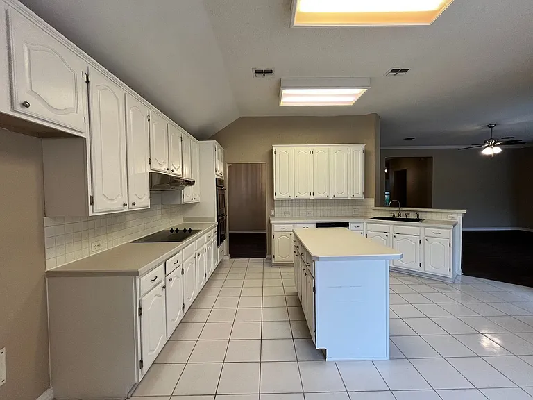 5605 Belle Chasse Ln — Photo 11