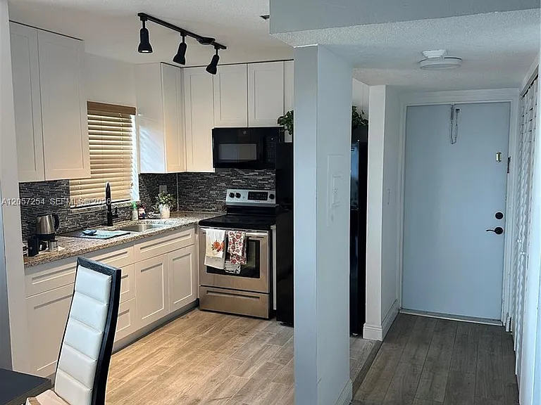 3048 E Sunrise Lakes Dr #421 — Photo 1