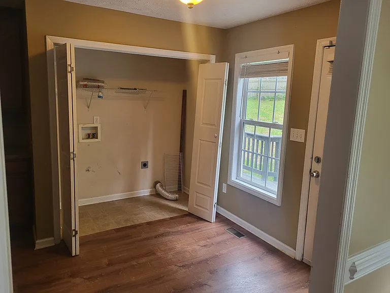 260 Chestnut Dr — Photo 11
