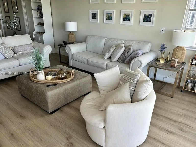 3520 Oaks Way #607 — Photo 3