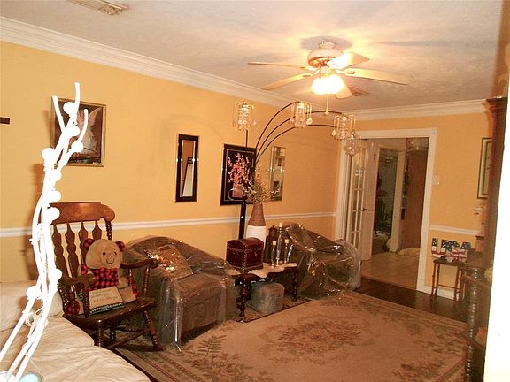 3rd image of 3311 Longwood Dr