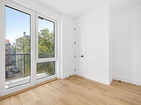 5th image of 624 Metropolitan Ave #7
