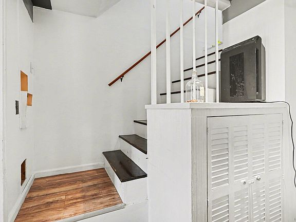 3rd image of 1316 N Trumbull St