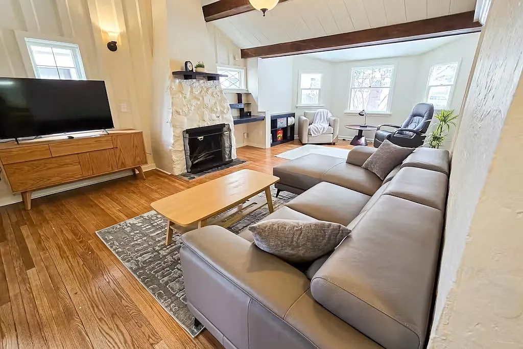 4 bed, 2596 sqft, $3,200 — Photo 1