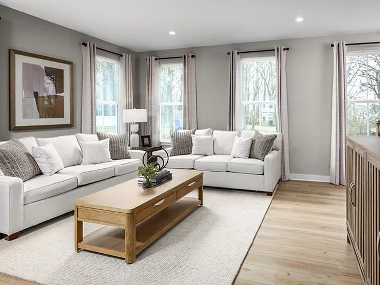 4 Friendship Ct — Photo 14