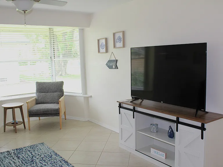 E Riverside Dr — Photo 35