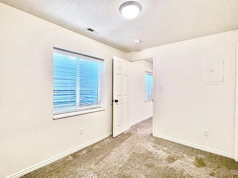 617 E Orangewood Ln — Photo 27