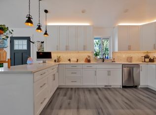 21199 River Rd, Maple Ridge, BC V2X 2A5
