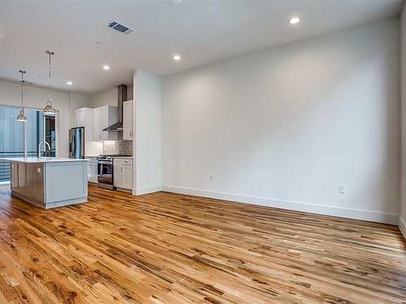 5th image of 4426 Cabell Dr #1102