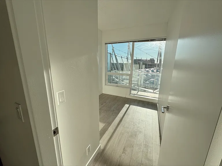 97 W Georgia St #1617 — Photo 9
