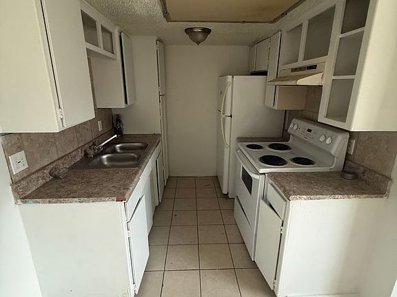 3rd image of 4501 Yorkshire Dr Unit 9