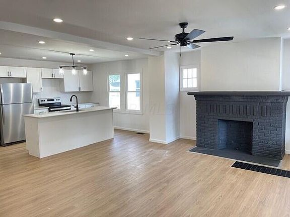 3rd image of 555 Hilltonia Ave
