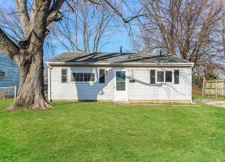 1344 Southfield Dr S — Photo 2