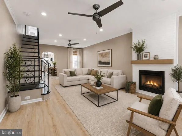 2325 E Sergeant St, Philadelphia, PA 19125