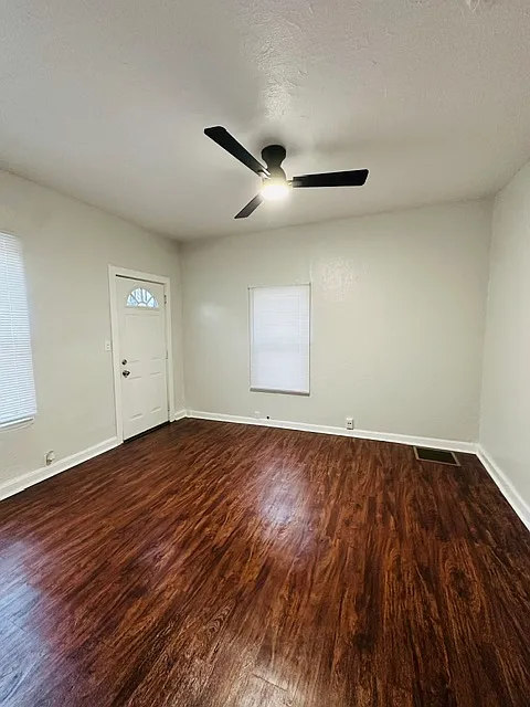 2 bed, 750 sqft, $1,300 — Photo 3
