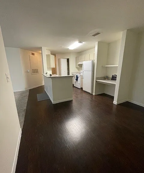 Kimberly Pointe Apartments — Photo 11