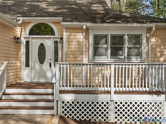 3rd image of 5605 Woods Walk Rd