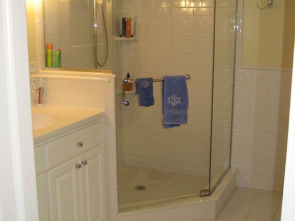 Master Suite - Glamour Bath