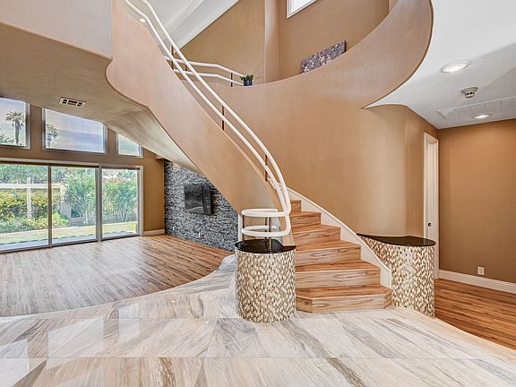 4th image of 8224 Horseshoe Bend Ln