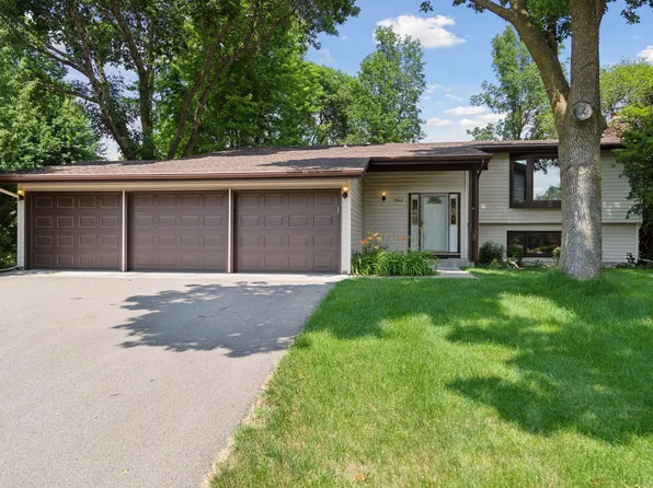 9860 Linden Dr, Eden Prairie, MN 55347