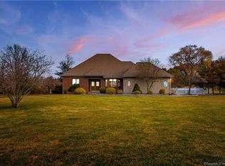 2 Wheatfield Dr, Wallingford, CT 06492