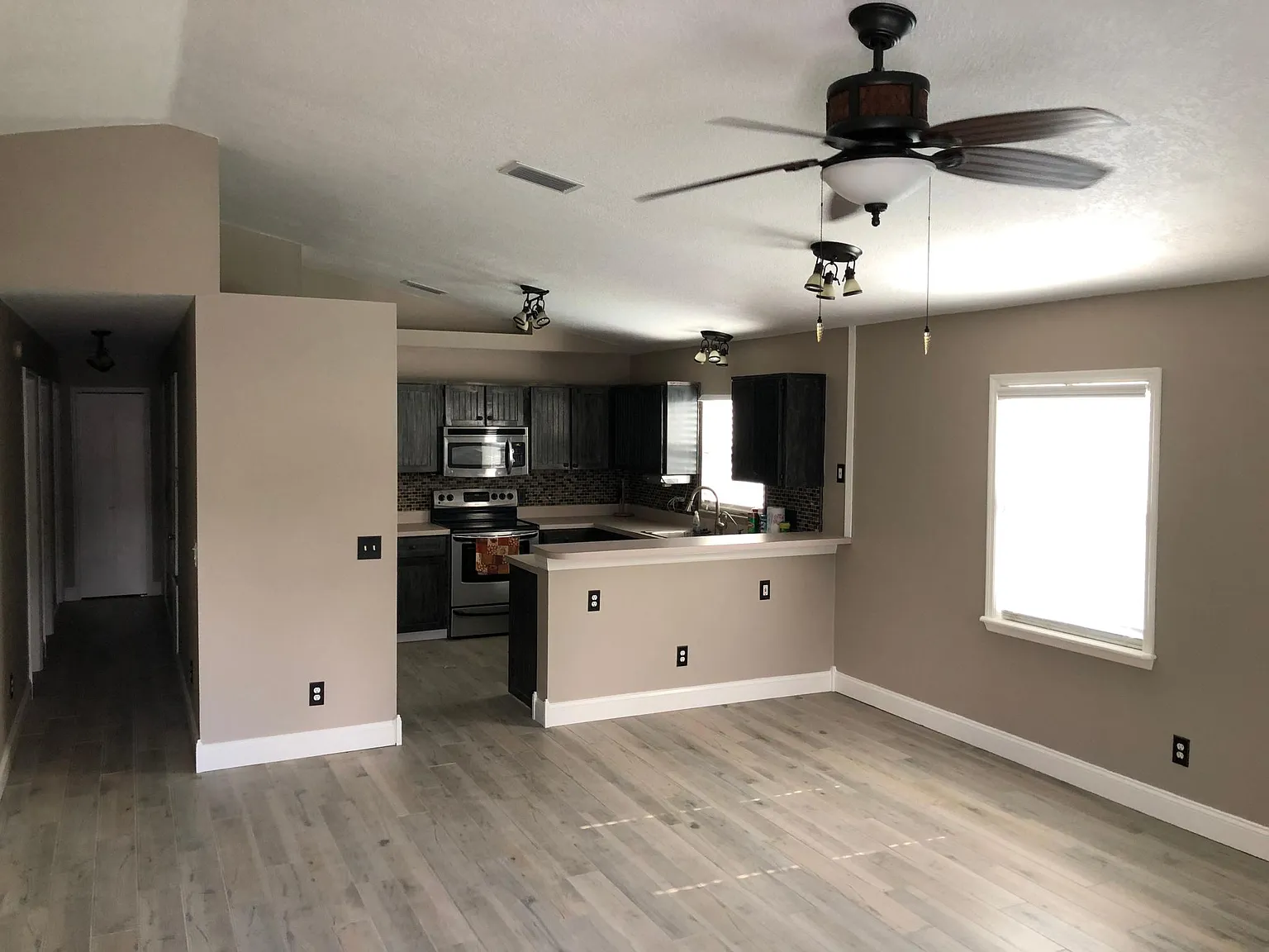 3 bed, 1200 sqft, $2,350 — Photo 3