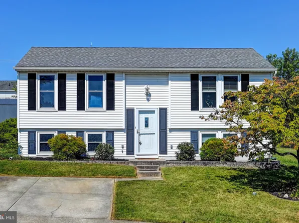 9748 Denrob Ct, Parkville, MD 21234