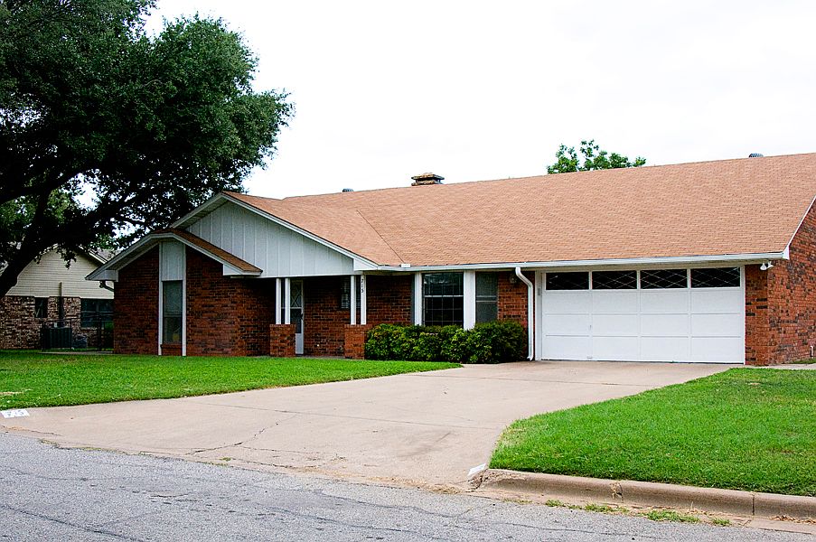2nd image of 715 Prairie Wind Blvd