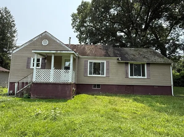 113 Gaines Ave, Mount Hope, WV 25880