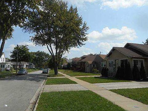 2nd image of 316 W 14th Pl