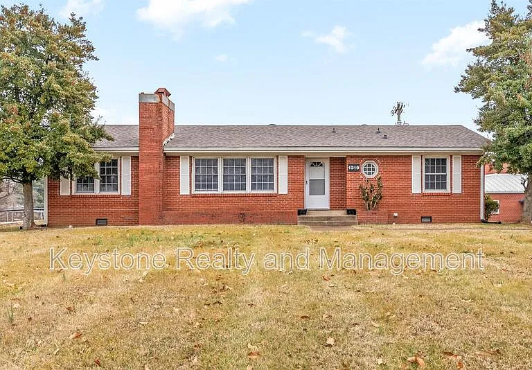 1319 Fort Campbell Blvd — Photo 1
