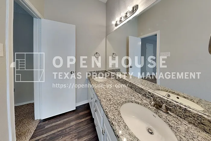 1328 Chicota Dr — Photo 10
