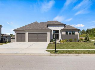 13305 Golden Oak Cir, Kansas City, MO 64152