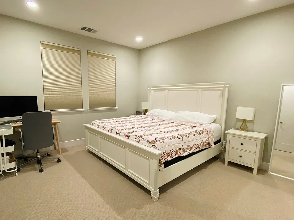 Master bedroom1