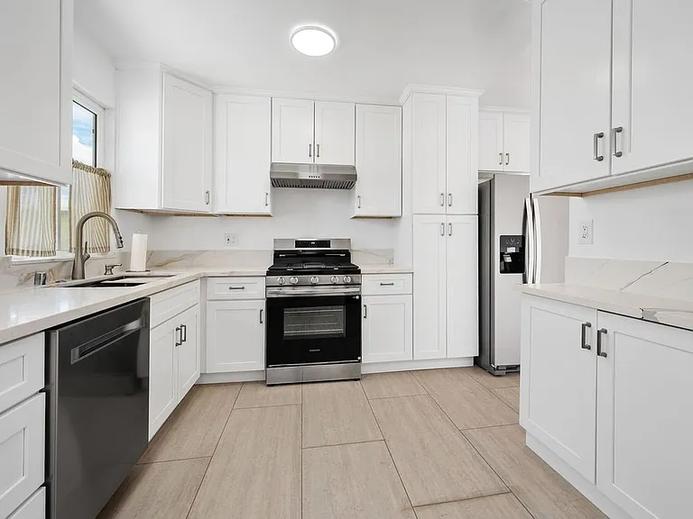 26015 Crest Rd — Photo 4