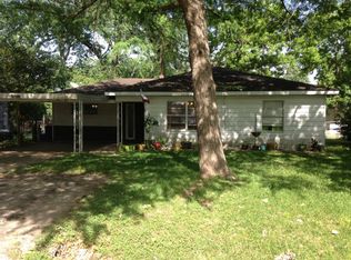 908 N Chenango St, Angleton, TX 77515