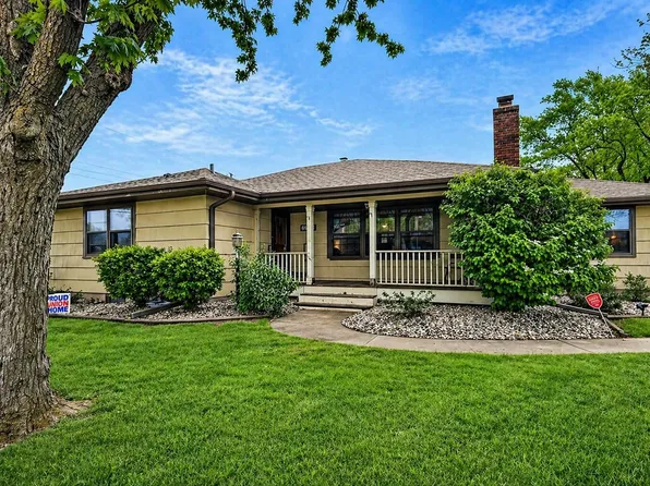 8845 Grace St, Highland, IN 46322
