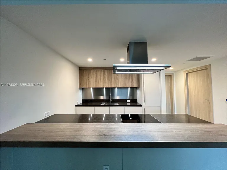 1000 Brickell Plz — Photo 2