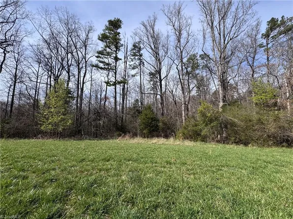 2 Timberlake Trl, Elkin, NC 28621