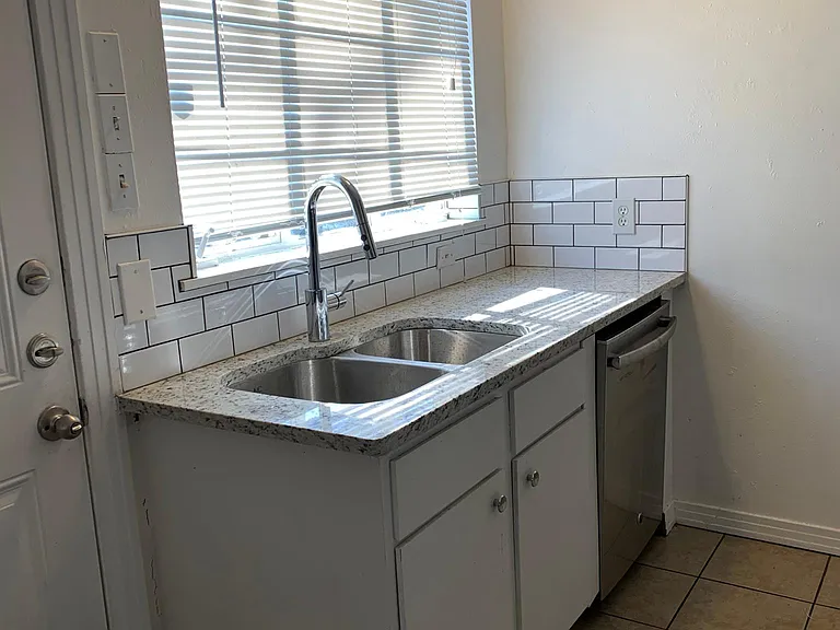 2532 Forest Park Blvd — Photo 16