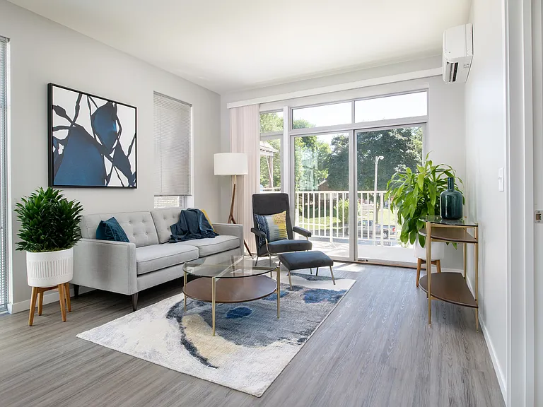 Vista - 1 Bed / 1 Bath - 708 SF - Living Room