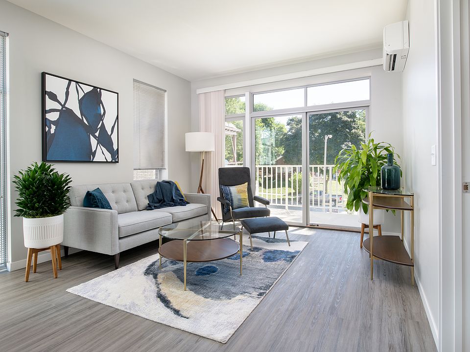 Vista - 1 Bed / 1 Bath - 708 SF - Living Room
