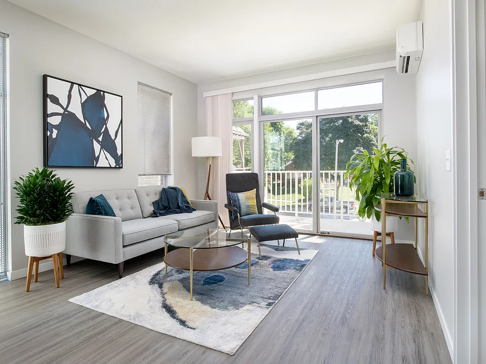 Vista - 1 Bed / 1 Bath - 708 SF - Living Room