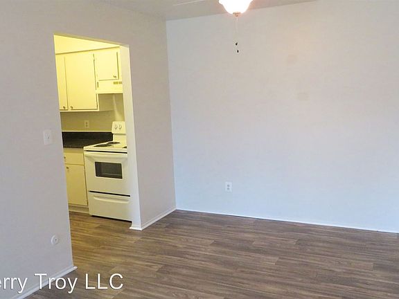 4th image of 1830 Axtell Dr APT 1