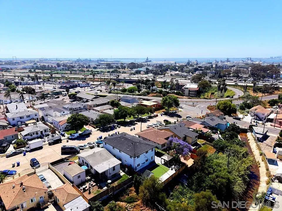 3 bed, 1.0 bath, 825 sqft, $3,375 — Photo 4