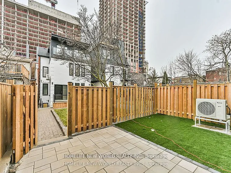 995 Dufferin St #LANEWAY — Photo 24