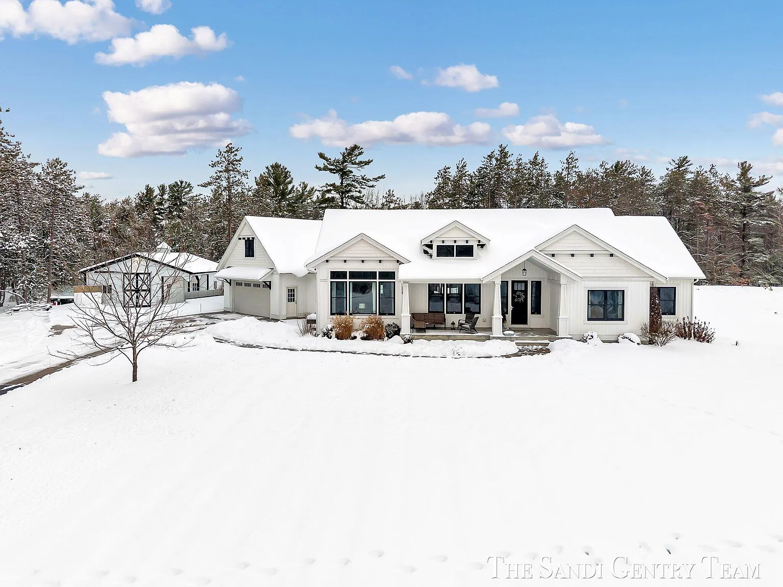 16527 Lake Michigan Dr photo 1
